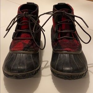 Sorel Out and About buffalo plaid boots size 7